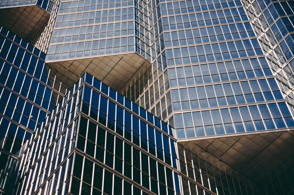 Free Image of Towering Skyscraper With Numerous Windows 