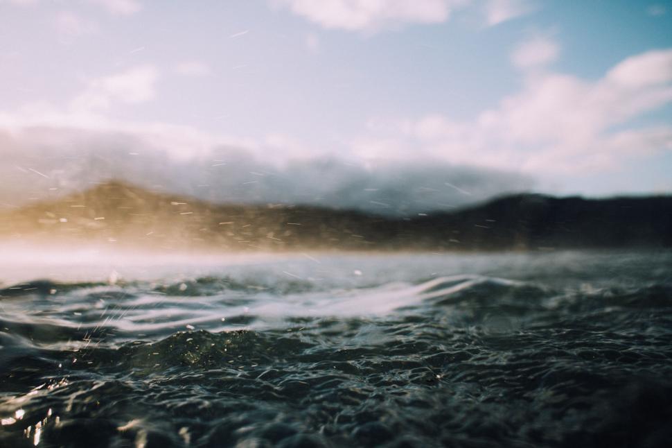 Free Image of Blurry Body of Water 