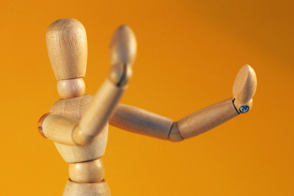Free Image of Artists mannequin 