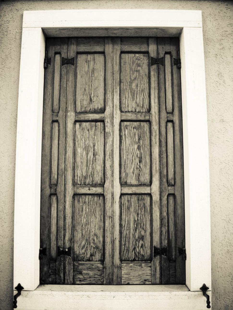 Free Image of wooden window shutters 