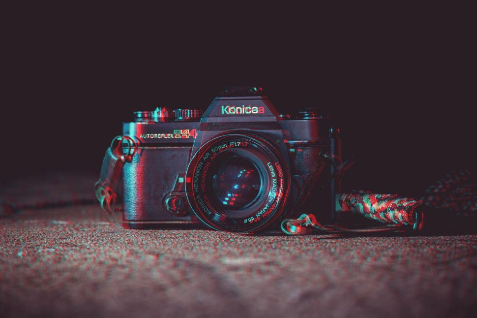 Free Image of Camera on Table 