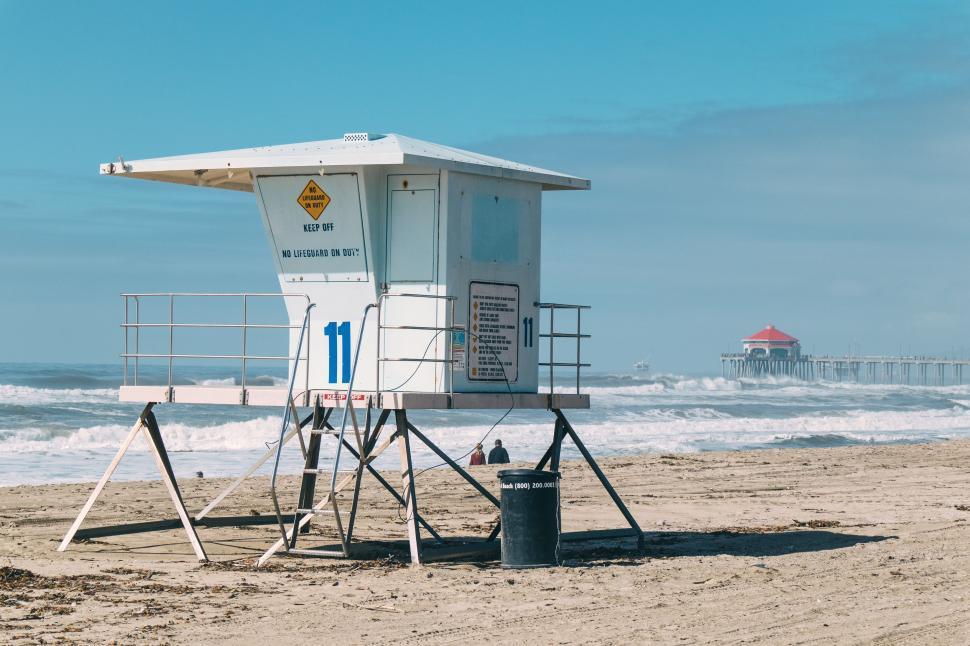 Free Image of Lifeguard Stand on Beach Near Ocean 