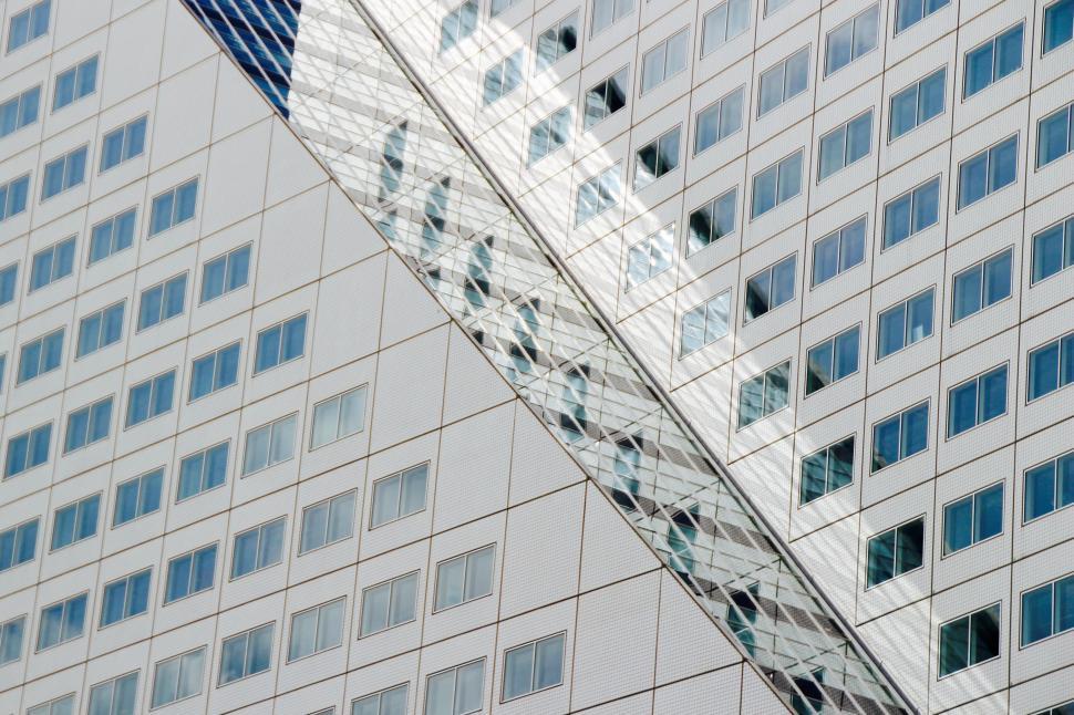 Free Image of Modern Skyscraper With Abundant Windows 