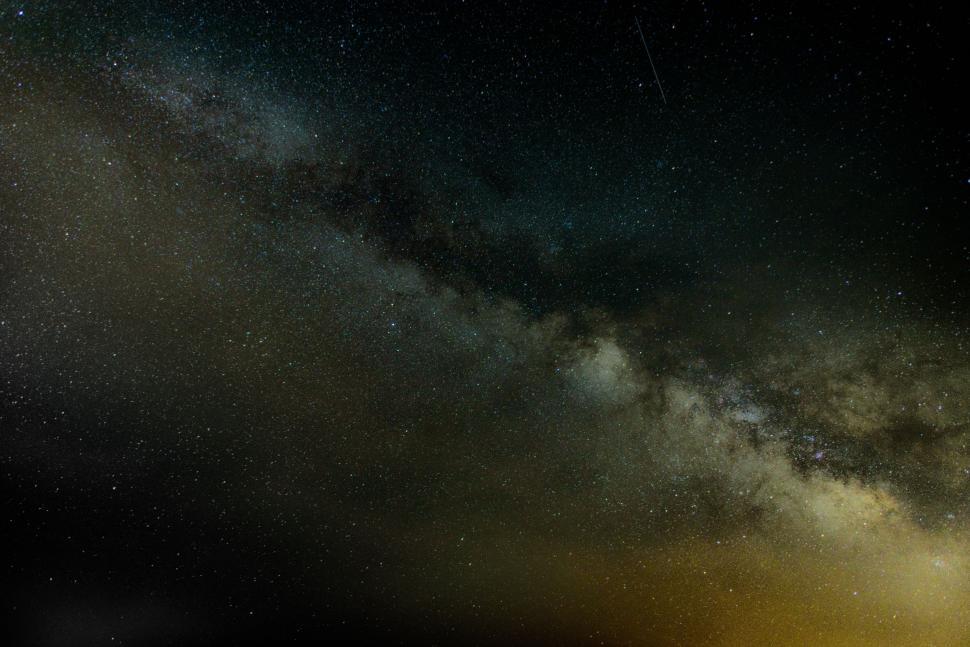 Free Image of Night Sky Filled With Stars and Clouds 