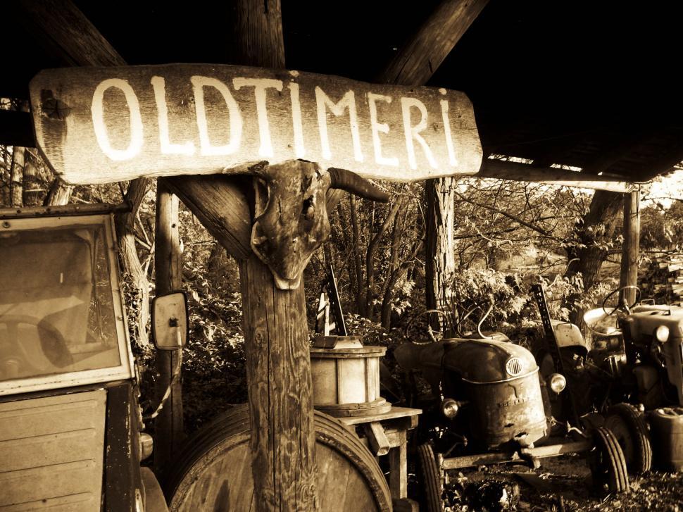 Free Image of Old tractor 