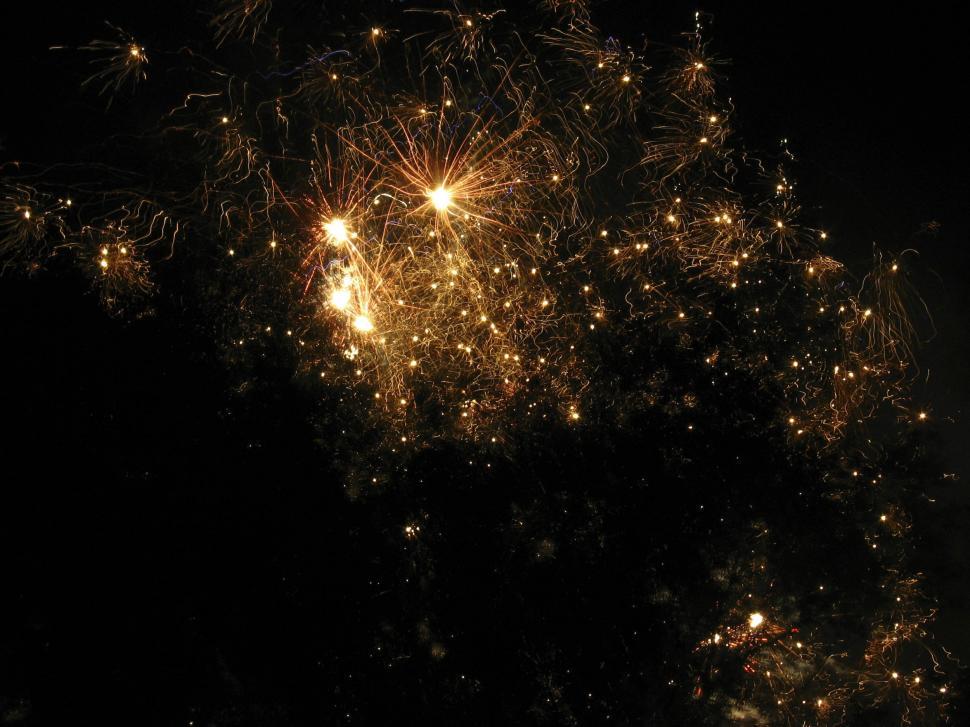 Free Image of Yellow fireworks 