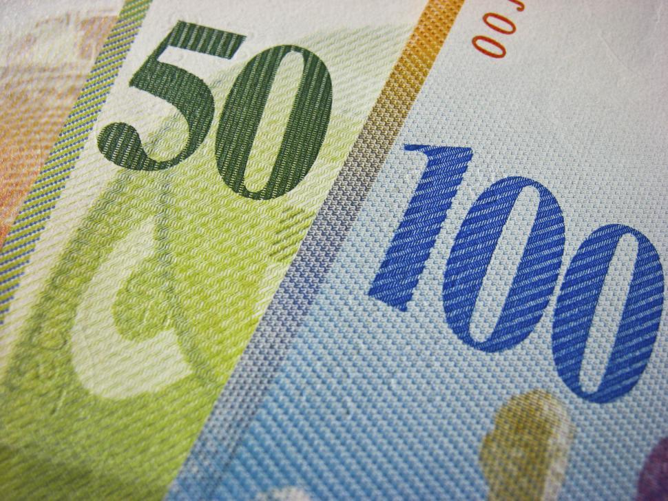 Free Image of 50 and 100 swiss francs 