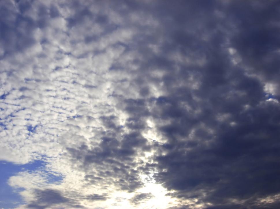 Free Image of Cloudy sky 
