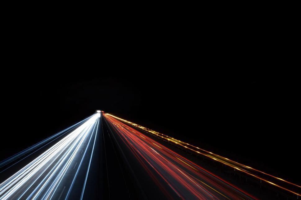 Free Image of Long Exposure of a Street Light at Night 