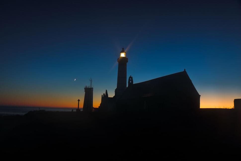 Free Image of Illuminated Building With Clock Tower at Night 