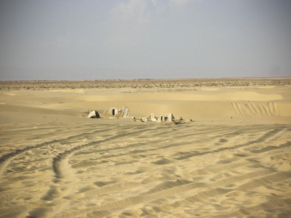 Free Image of Tunisian Desert Sahara with ruins 