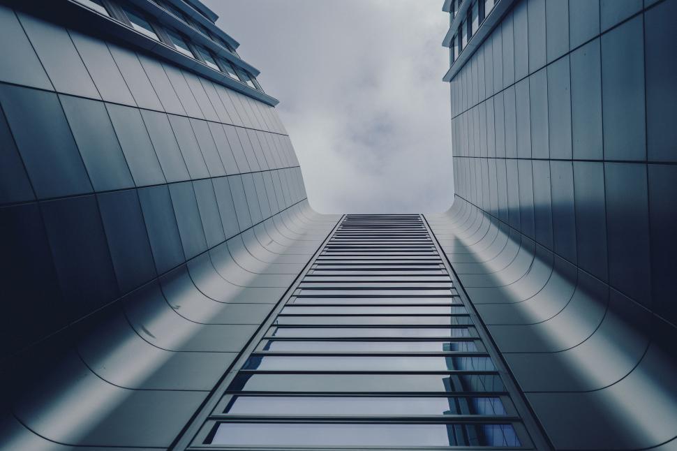 Free Image of Impressive Skyscraper Reaching Towards the Sky 