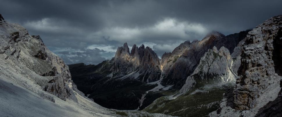 Free Image of Majestic Mountain Range in Black and White 