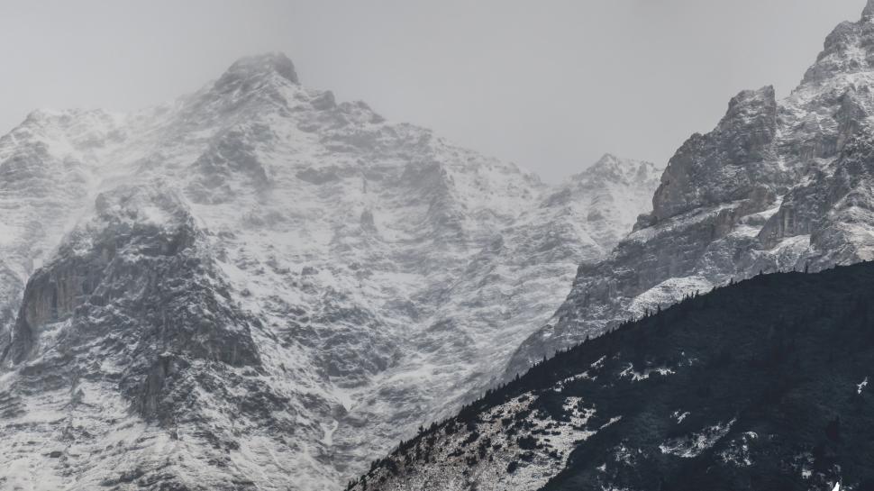 Free Image of Majestic Mountain Range in Black and White 