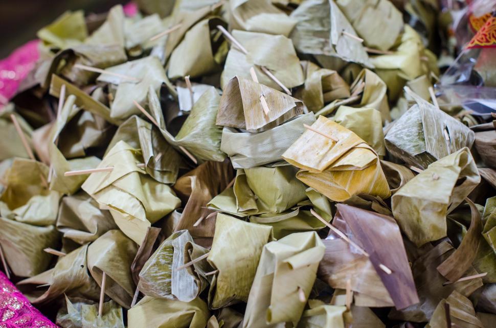 Free Image of Wrapped Thai snack  