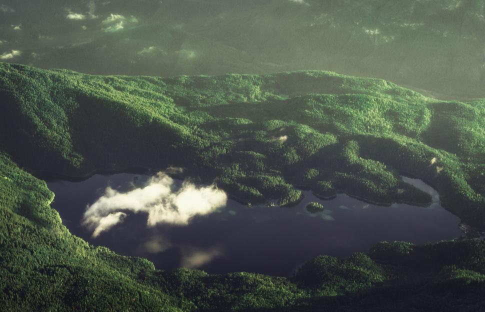 Free Image of Majestic Lake Surrounded by Green Hills 