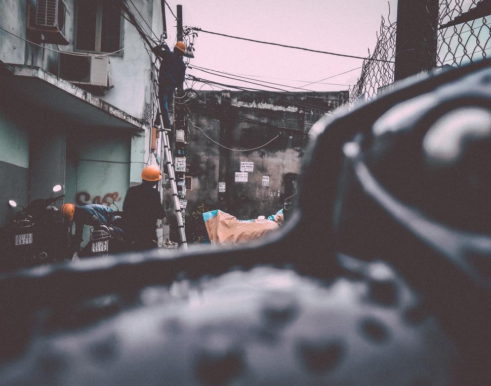 Free Image of Black and White Street Scene 