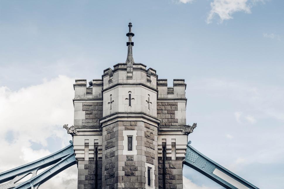 Free Image of Tall Tower With Cross 