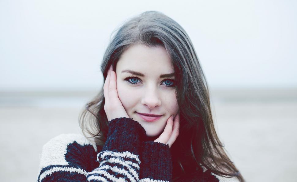 Free Image of Woman Posing for a Picture 