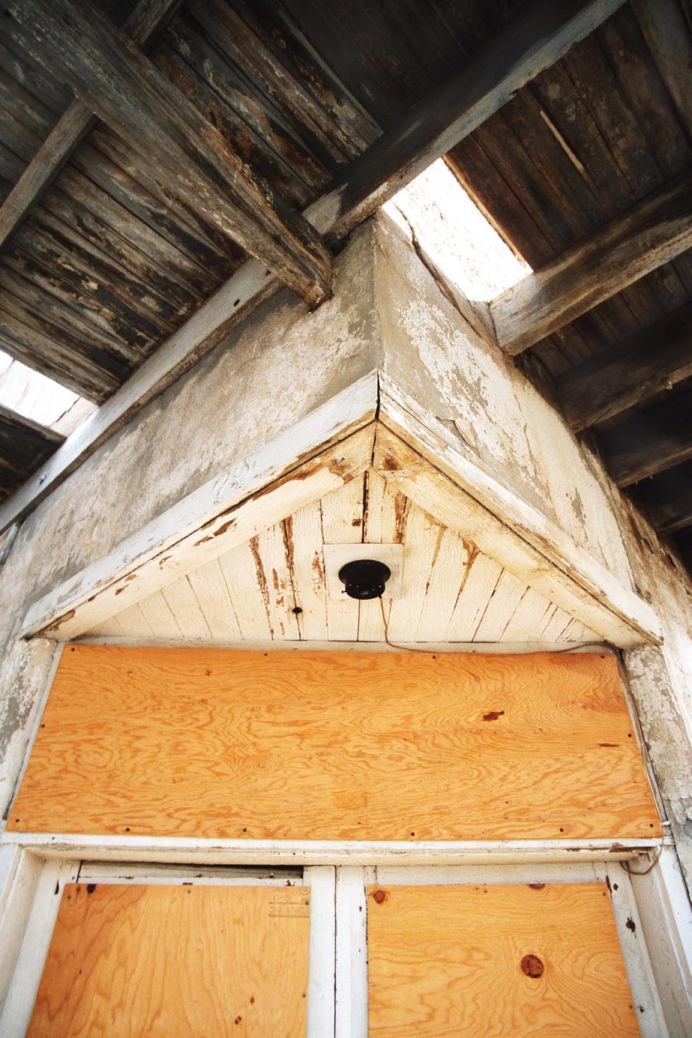 Free Image of Dilapidated storefront 
