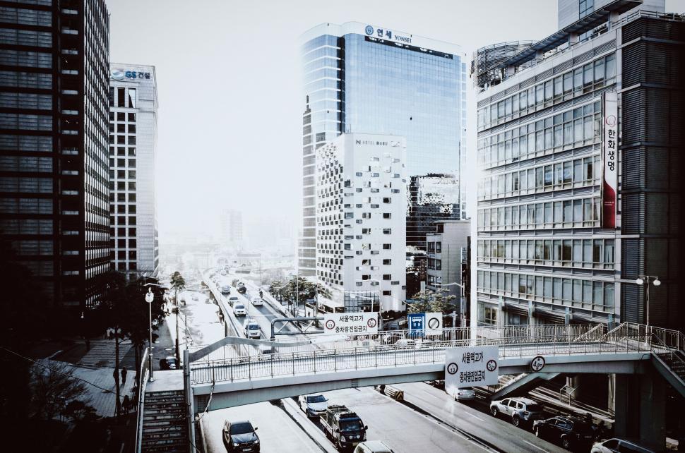 Free Image of City Street in Black and White 