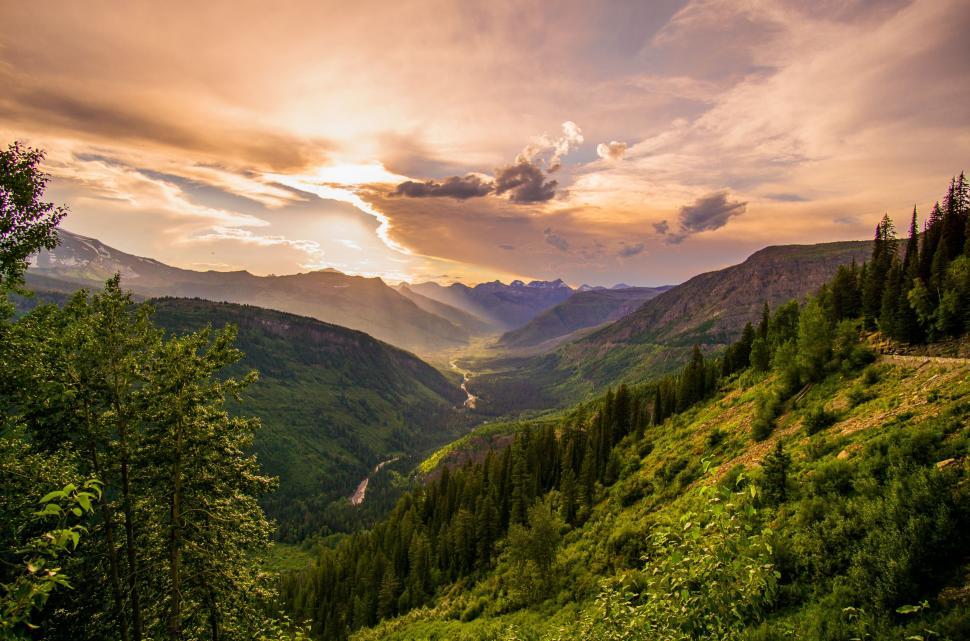 Free Image of Majestic Valley With Mountains in the Background 