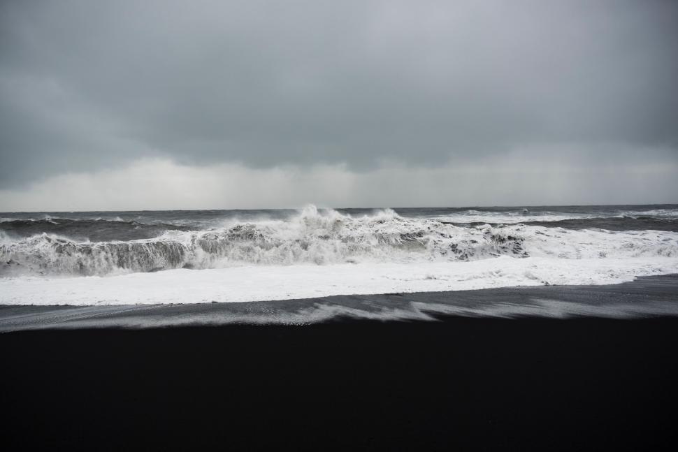 Free Image of Waves Crashing on Rocky Shore 
