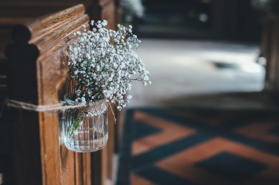 Free Image of Babys Breath Vase Tied to Wooden Door 