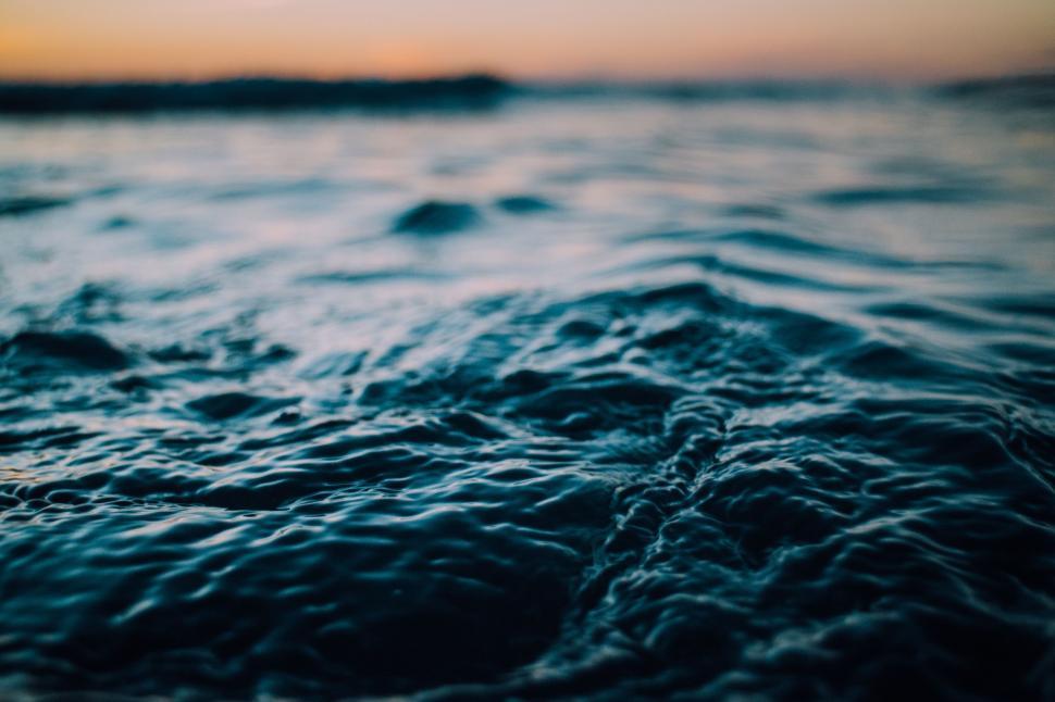 Free Image of Blurry View of Body of Water 