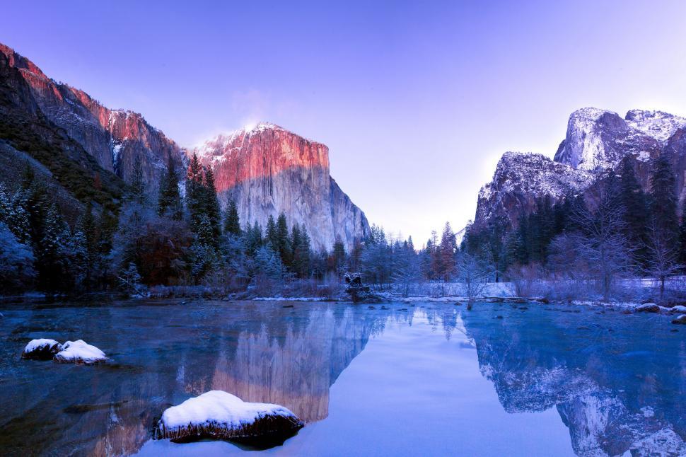 Free Image of Snow-Covered Mountains Surrounding Mountain Lake 