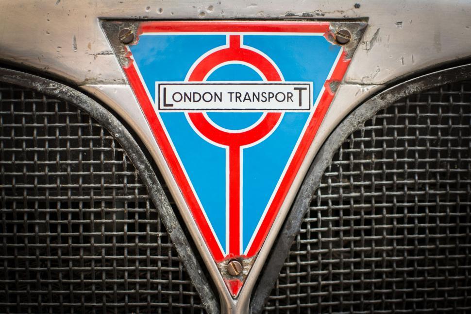 Free Image of Close Up of the Front of an Old Car 
