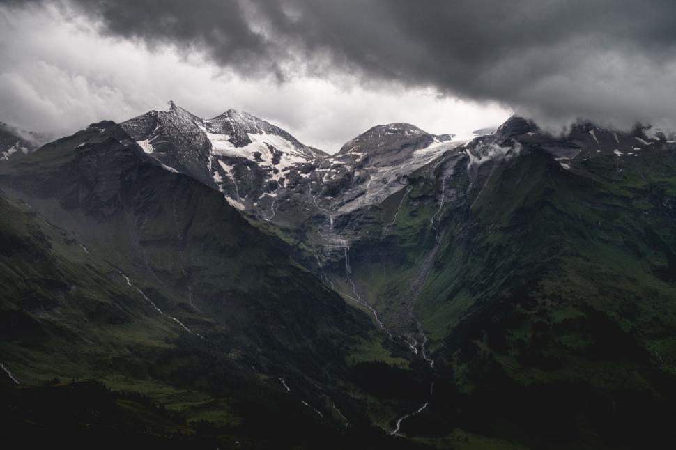 Free Image of Majestic Mountain Range in Black and White 