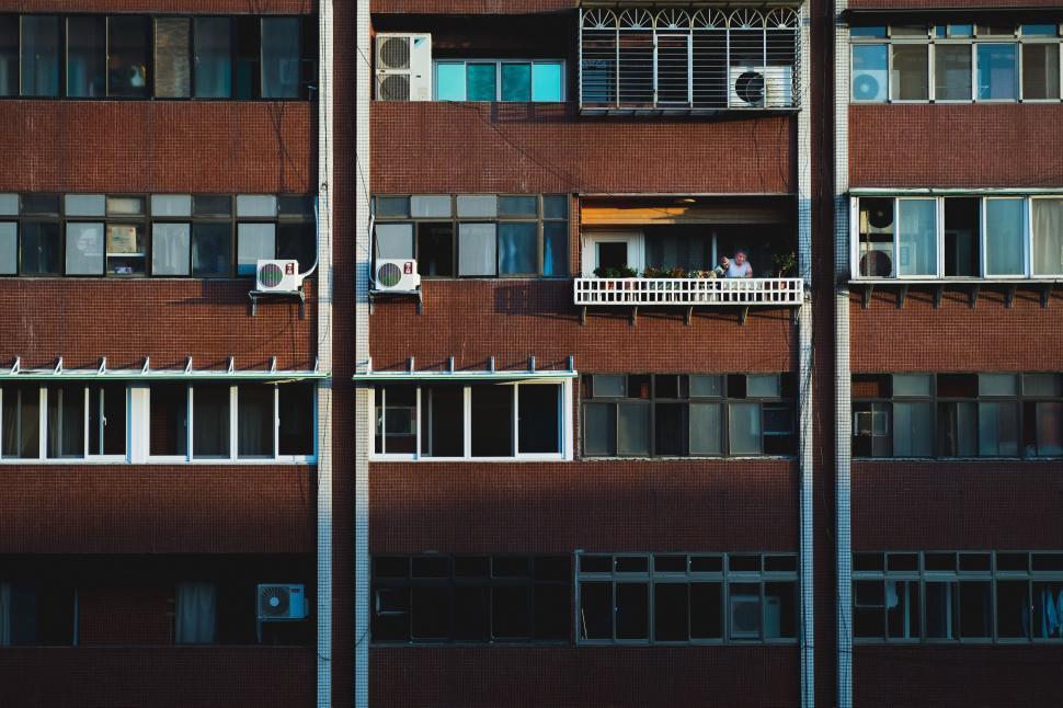 Free Image of Modern High-Rise Building With Numerous Windows and Balconies 