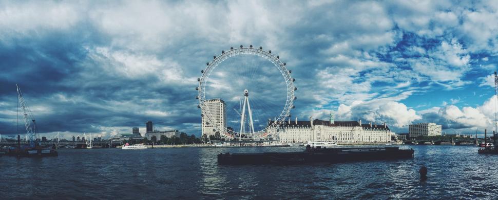 Free Image of Ferris Wheel Towering Over City on Cloudy Day 