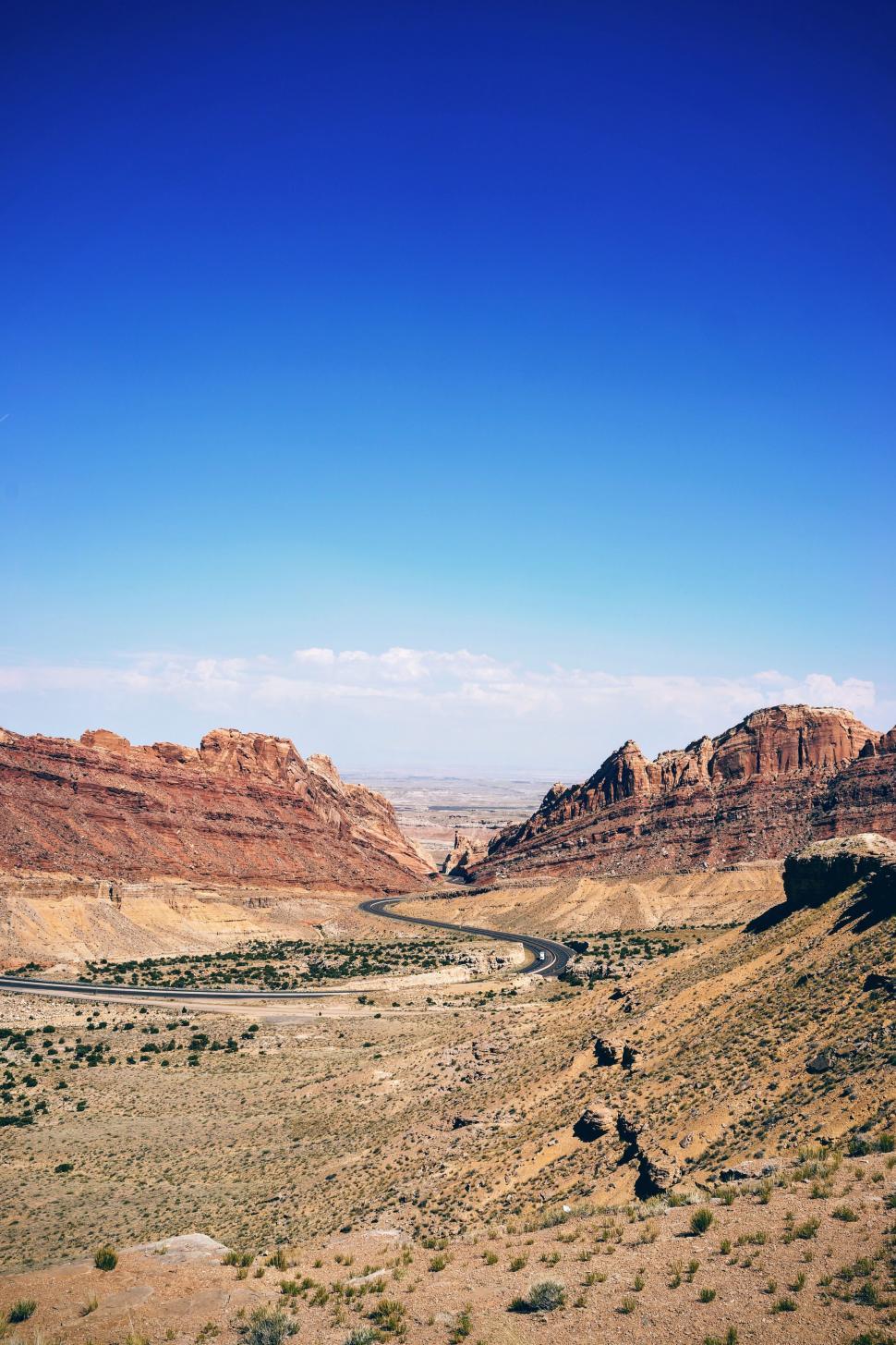 Free Image of Majestic Desert Landscape With River 
