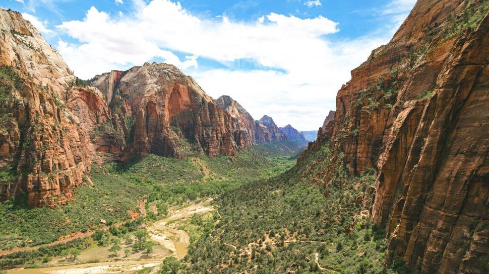 Free Image of Majestic View of a Mountain Valley With Flowing River 