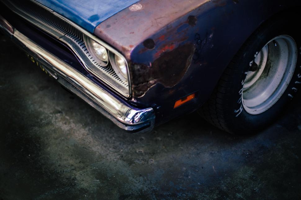 Free Image of Blue Car With Rusted Front Bumper 