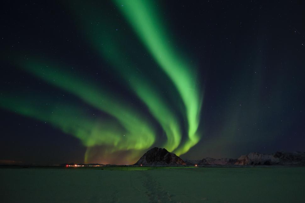 Free Image of Green Aurora Bore in the Night Sky 