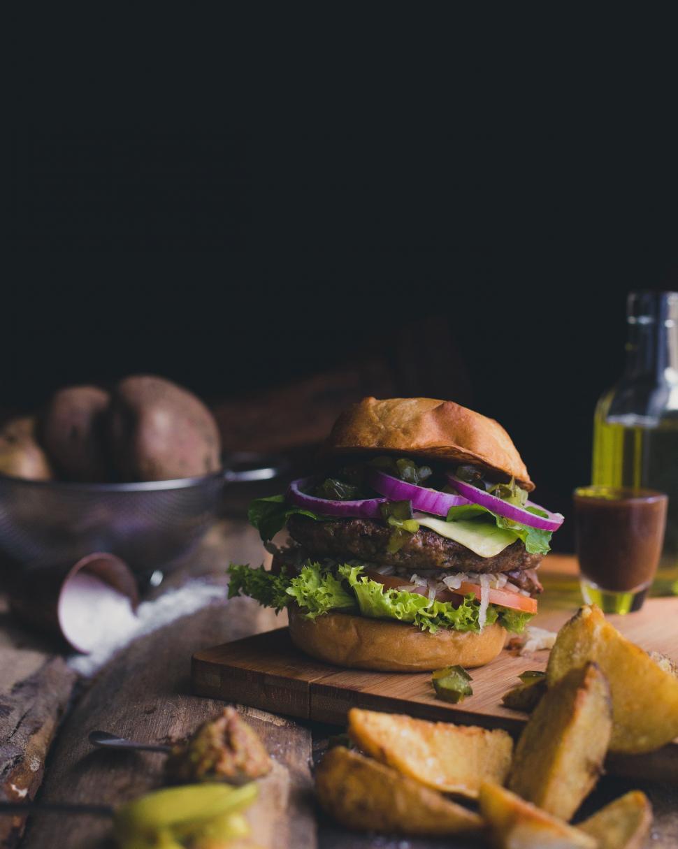Free Image of Hamburger on Wooden Cutting Board 