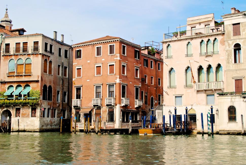 Free Image of Buildings Alongside Waterfront 