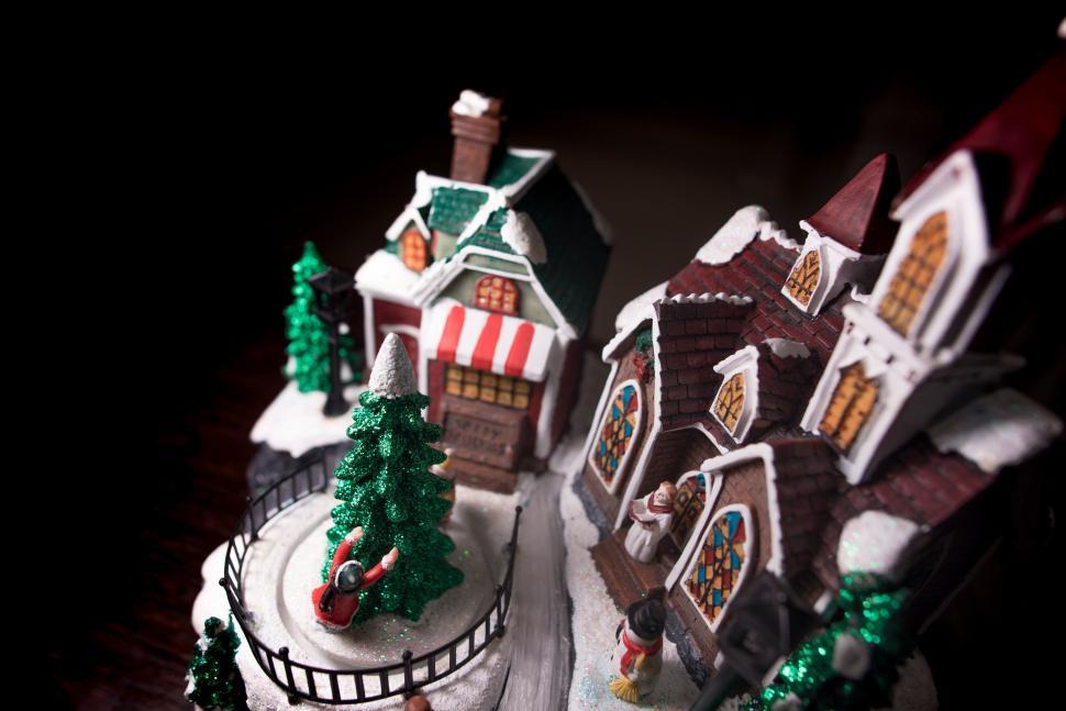 Free Image of Cake With House Decoration 