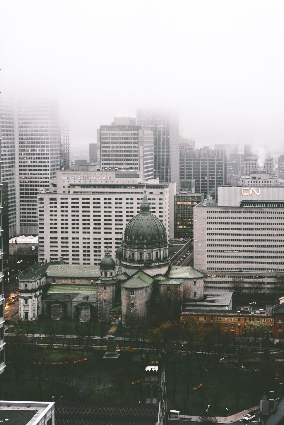 Free Image of Black and White Cityscape 