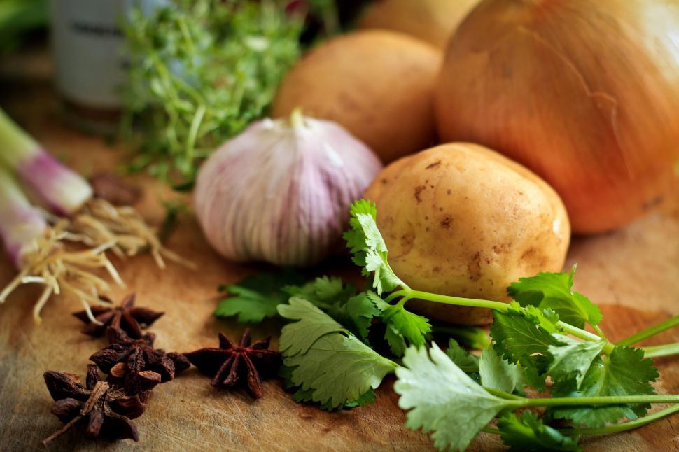 Free Image of Assorted Vegetables on Cutting Board 