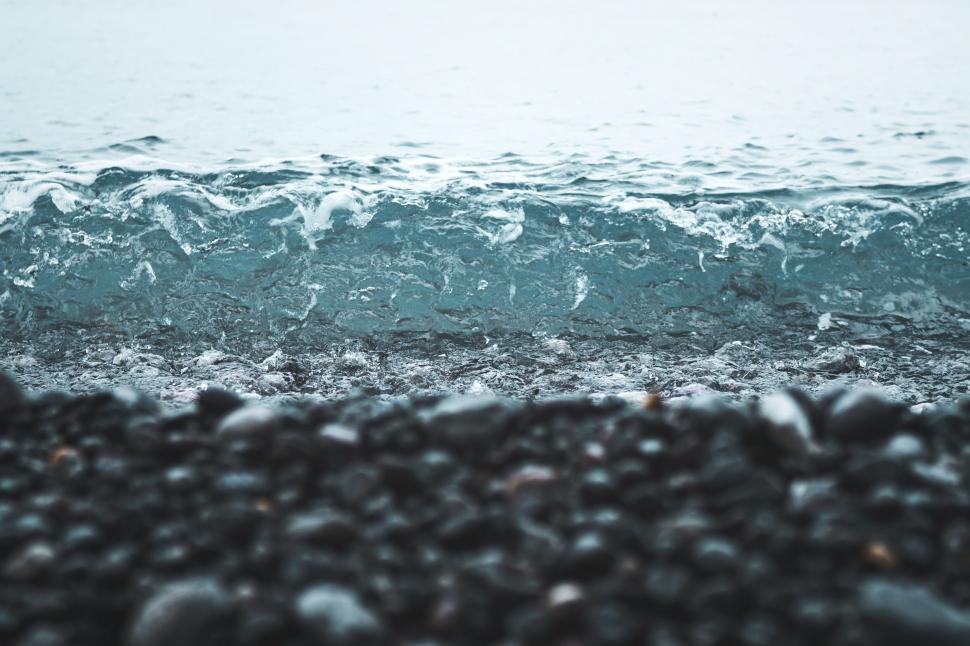 Free Image of Ocean Waves Crashing 