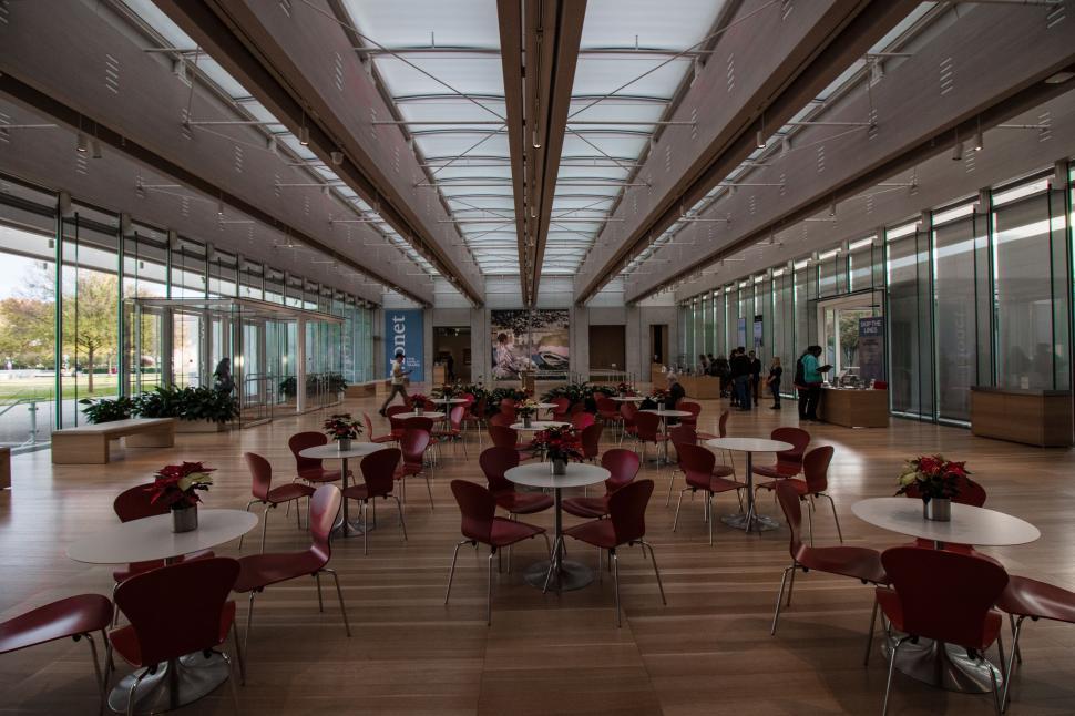 Free Image of Large Open Room With Tables and Chairs 