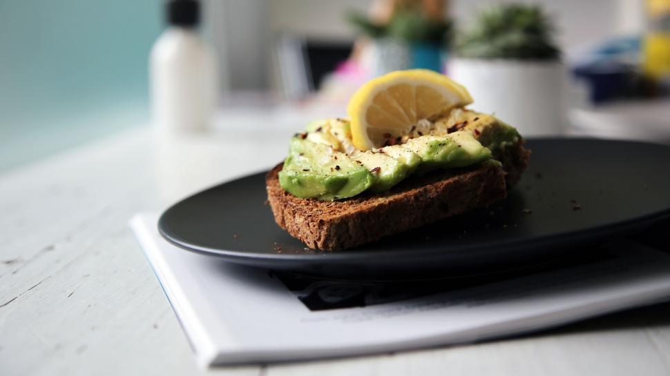 Free Image of Avocado Toast on Black Plate 