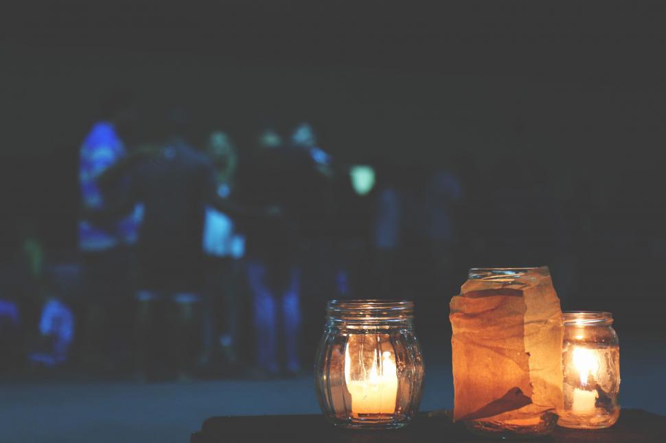 Free Image of Mason Jars on Table 