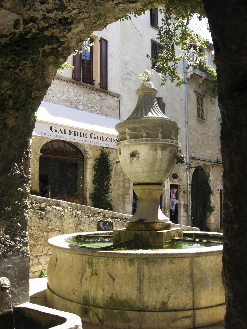 Free Image of water fountain 