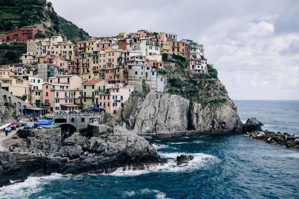 Free Image of Cliffside Village Overlooking Ocean 
