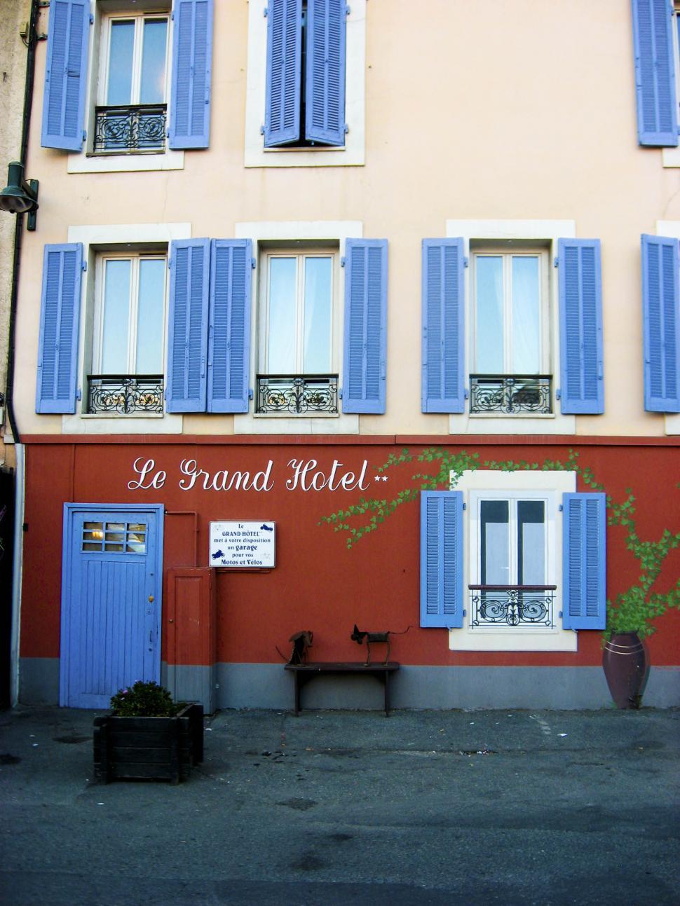 Free Image of picturesque building 